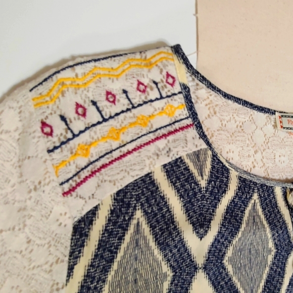 Flying Tomato embroidered boho top with lace sleeves - Picture 3 of 5